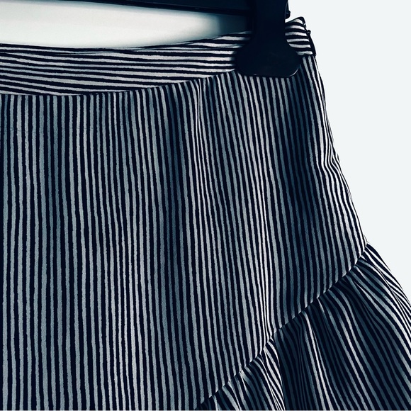 Banana Republic Tiered Ruffle Stripe Mini Skirt In Navy & White Size 8 EUC - Picture 8 of 12